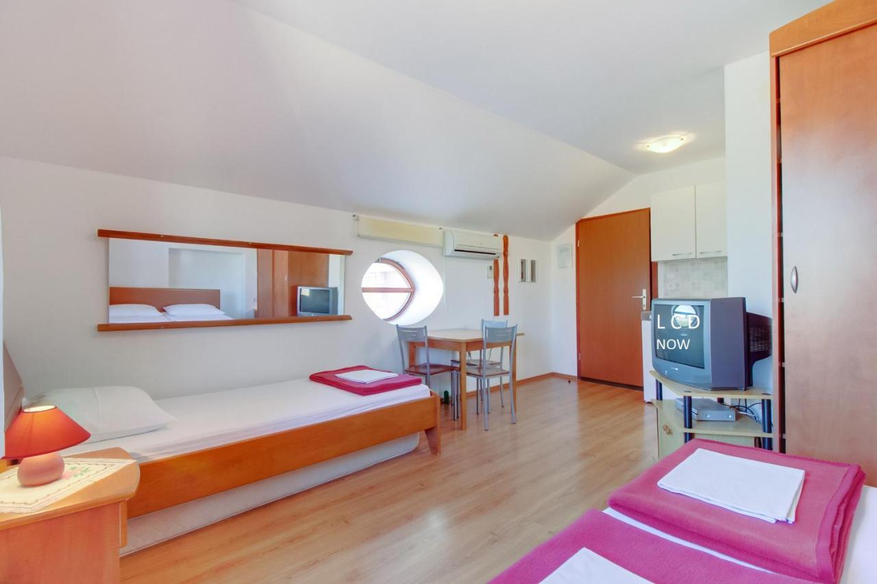 Apartments Rosa Mali Lošinj Buitenkant foto