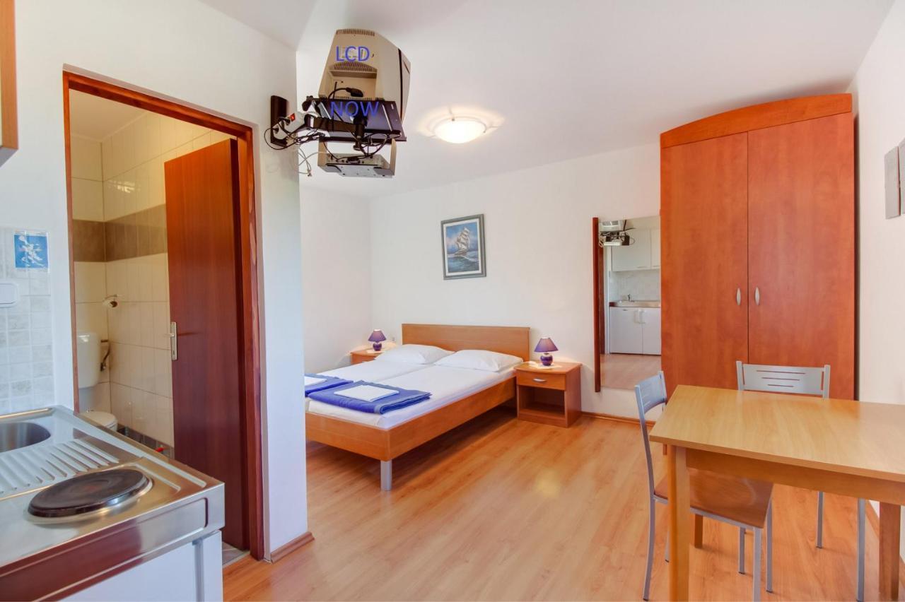 Apartments Rosa Mali Lošinj Buitenkant foto