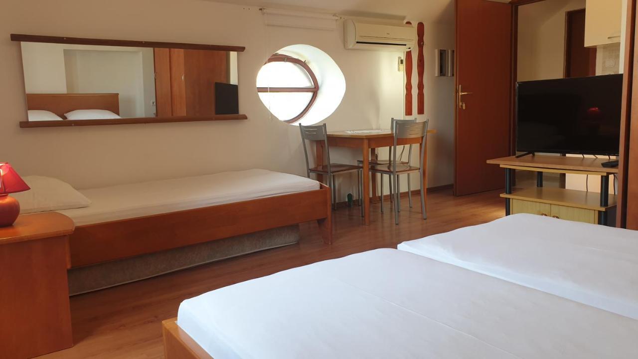 Apartments Rosa Mali Lošinj Buitenkant foto